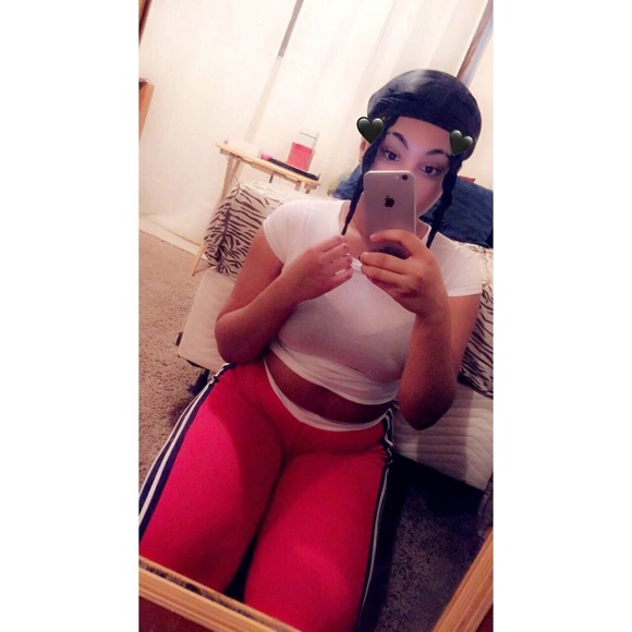 Meet your Posher, Niasia - Picture 1 of 1